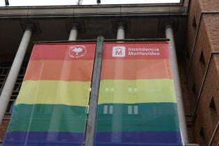 Fachada de Intendencia de Montevideo en el marco del Mes de la Diversidad