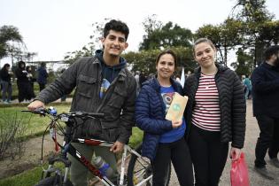 Entrega de esquejes de rosales en el Rosedal del Prado