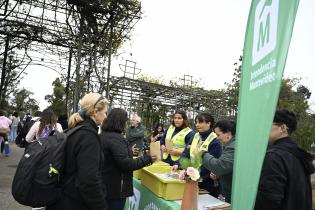 Entrega de esquejes de rosales en el Rosedal del Prado Entrega de esquejes de rosales en el Rosedal del Prado