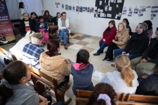 Intendenta Carolina Cosse participa de actividad barrial con vecinos y vecinas del barrio 17 de Junio