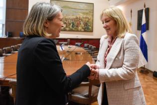 Visita de la embajadora de Finlandia Nicola Lindertz Visita de la embajadora de Finlandia Nicola Lindertz