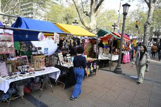 Feria por marcha de la Diversidad en plaza de Cagancha