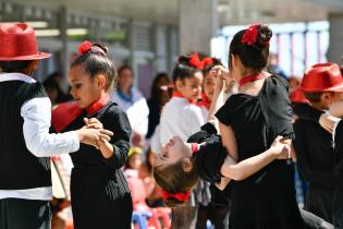 Celebración del 1º aniversario de la escuela No.319 República Popular de China