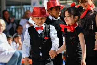 Celebración del 1º aniversario de la escuela No.319 República Popular de China