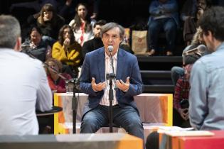 Escritor Mircea Cartarescu, candidato a premio Nobel de literatura se presenta en el teatro Solís Escritor Mircea Cartarescu, candidato a premio Nobel de literatura se presenta en el teatro Solís