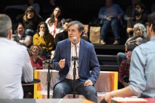 Escritor Mircea Cartarescu, candidato a premio Nobel de literatura se presenta en el teatro Solís Escritor Mircea Cartarescu, candidato a premio Nobel de literatura se presenta en el teatro Solís
