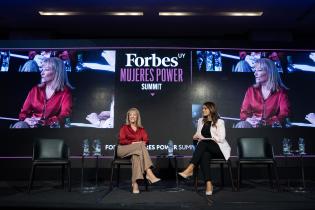 Intendenta Carolina Cosse participa de evento Forbes