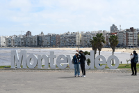 Intervención en letras de Montevideo por el Día Internacional de las Personas Mayores