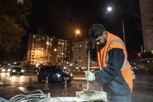 Pintura de carriles solo bus e instalación de cámaras en Av.8 de Octubre Pintura de carriles solo bus e instalación de cámaras en Av.8 de Octubre