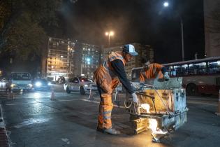 Pintura de carriles solo bus e instalación de cámaras en Av.8 de Octubre Pintura de carriles solo bus e instalación de cámaras en Av.8 de Octubre