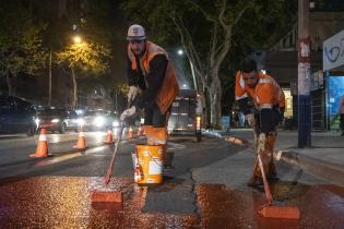 Pintura de carriles solo bus e instalación de cámaras en Av.8 de Octubre Pintura de carriles solo bus e instalación de cámaras en Av.8 de Octubre