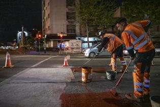  Pintura de carriles solo bus e instalación de cámaras en Av.8 de Octubre