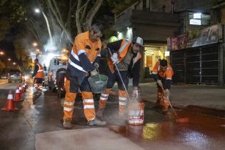 Pintura de carriles solo bus e instalación de cámaras en Av.8 de Octubre Pintura de carriles solo bus e instalación de cámaras en Av.8 de Octubre