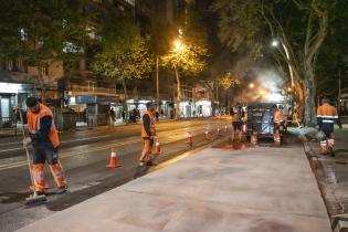 Pintura de carriles solo bus e instalación de cámaras en Av.8 de Octubre Pintura de carriles solo bus e instalación de cámaras en Av.8 de Octubre
