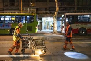 Pintura de carriles solo bus e instalación de cámaras en Av.8 de Octubre Pintura de carriles solo bus e instalación de cámaras en Av.8 de Octubre