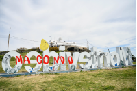 Intervención Macondo en letras de Montevideo en el Cerro, 10 de octubre de 2023