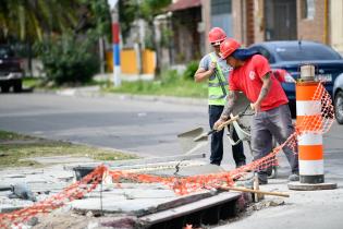 Montevideo avanza camino a clase en Av. Carlos María Ramírez entre Heredia y Humboldt, 10 de octubre de 2023