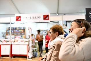 Recorrida de la Intendenta Carolina Cosse por la Feria del Libro 2023