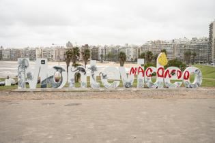 Intervención Macondo en letras de Montevideo