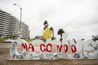 Intervención Macondo en letras de Montevideo