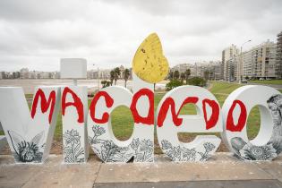Intervención Macondo en letras de Montevideo Intervención Macondo en letras de Montevideo