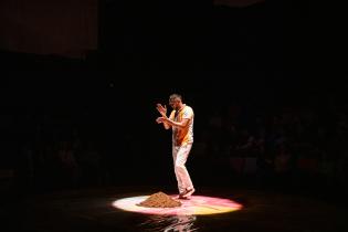 Presentación de « Música y danza en un viaje sensoperceptivo » en el teatro Solís Presentación de « Música y danza en un viaje sensoperceptivo » en el teatro Solís