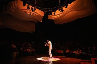 Presentación de « Música y danza en un viaje sensoperceptivo » en el teatro Solís Presentación de « Música y danza en un viaje sensoperceptivo » en el teatro Solís