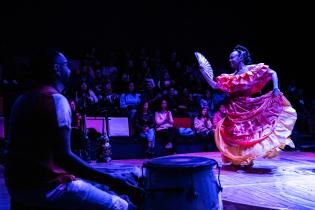 Presentación de « Música y danza en un viaje sensoperceptivo » en el teatro Solís Presentación de « Música y danza en un viaje sensoperceptivo » en el teatro Solís