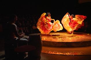 Presentación de « Música y danza en un viaje sensoperceptivo » en el teatro Solís Presentación de « Música y danza en un viaje sensoperceptivo » en el teatro Solís