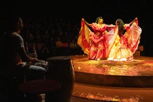 Presentación de « Música y danza en un viaje sensoperceptivo » en el teatro Solís Presentación de « Música y danza en un viaje sensoperceptivo » en el teatro Solís