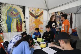 Carpa de la campaña "Un trato por el buen trato" en la Feria Internacional del Libro de Montevideo Carpa de la campaña "Un trato por el buen trato" en la Feria Internacional del Libro de Montevideo