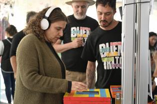 Carpa de la campaña "Un trato por el buen trato" en la Feria Internacional del Libro de Montevideo Carpa de la campaña "Un trato por el buen trato" en la Feria Internacional del Libro de Montevideo