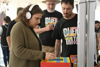 Carpa de la campaña &quot;Un trato por el buen trato&quot; en la Feria Internacional del Libro de Montevideo