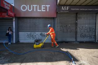 Finalización del primer tramo de la obra en veredas de Avda.8 de Octubre Finalización del primer tramo de la obra en veredas de Avda.8 de Octubre