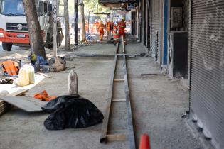 Finalización del primer tramo de la obra en veredas de Avda.8 de Octubre Finalización del primer tramo de la obra en veredas de Avda.8 de Octubre