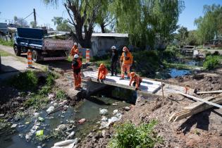 Construcción de puentes peatonales en el barrio Los Milagros	