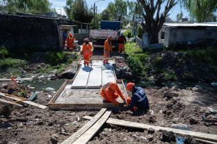 Construcción de puentes peatonales en el barrio Los Milagros	