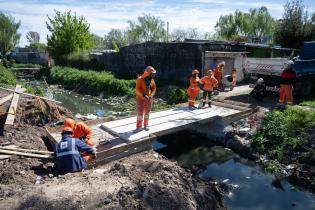 Construcción de puentes peatonales en el barrio Los Milagros	