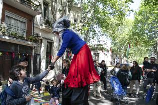 Peatonal barrial en la calle Durazno entre Ejido y Aquiles Lanza