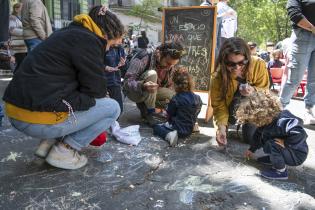 Peatonal barrial en la calle Durazno entre Ejido y Aquiles Lanza