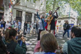 Peatonal barrial en la calle Durazno entre Ejido y Aquiles Lanza