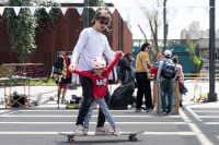 Actividades en la plaza Las Pioneras por el día de las plazas