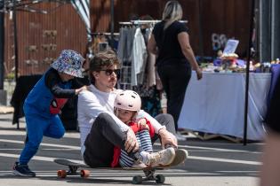 Actividades en la plaza Las Pioneras por el día de las plazas