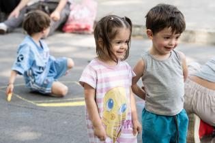 Actividades en la plaza Gabino Ezeiza por el día de las plazas