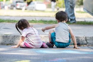 Actividades en la plaza Gabino Ezeiza por el día de las plazas