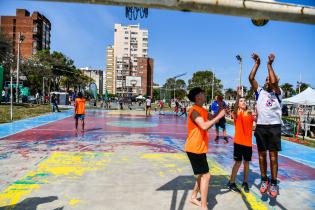 Actividades en plaza Juan Angel Silva por el día de las plazas