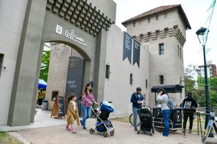 Actividades en el castillo del Parque Rodó por el día de las plazas