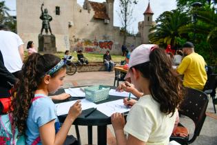 Actividades en el castillo del Parque Rodó por el día de las plazas