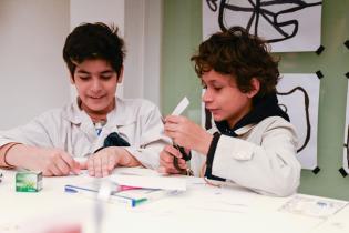 Taller de infancias: Club de ciencias y artes escénicas en el teatro Solís Taller de infancias: Club de ciencias y artes escénicas en el teatro Solís
