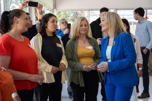 Visita de la intendenta Carolina Cosse al Centro De Rehabilitación de Adicciones Crea Vida